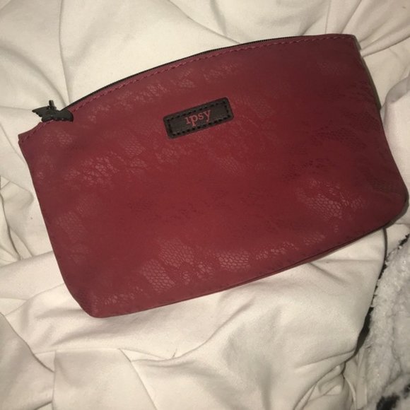 Maroon Ipsy bag - Picture 1 of 1